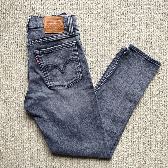 Levi’s the Wedgie Jeans - Picture 1 of 3